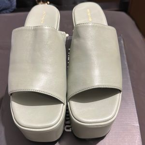 Pale khaki PU square to platform mules